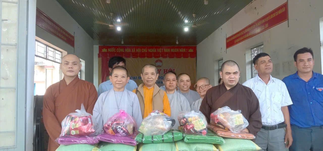 Ban Từ thiện Phật giáo Gia Lai Tây hướng về bà con lũ lụt các xã Gia Lai Tây lần thứ tư.